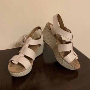 Clarks nude leather upper wedge